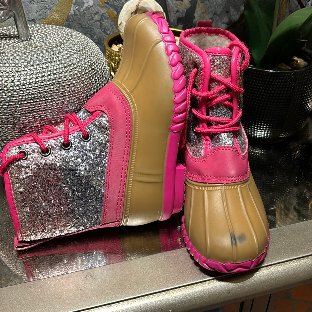 Snow boots